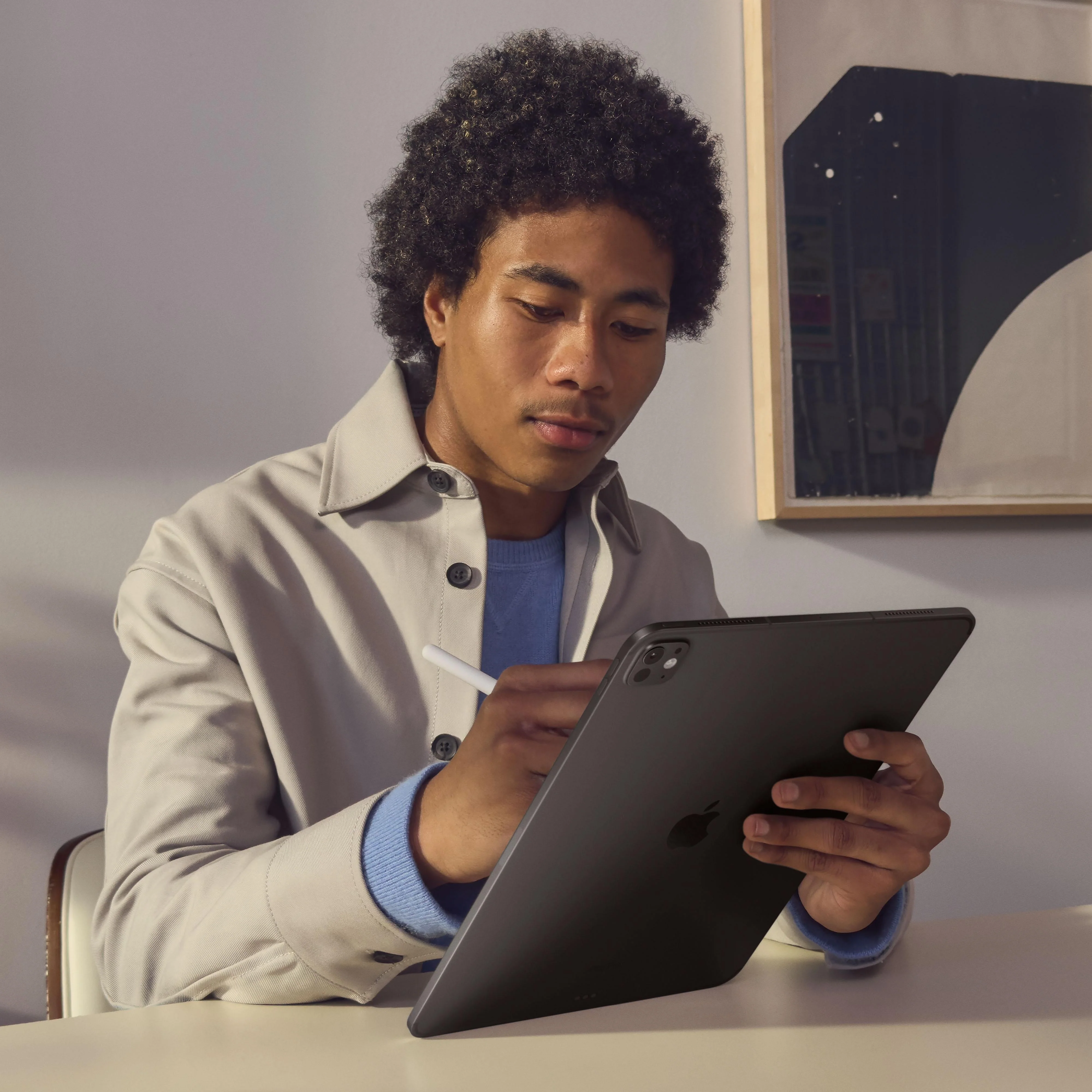 13-inch iPad Pro Wi-Fi + Cellular 2TB Standard Glass - Silver (M4) - Image 6
